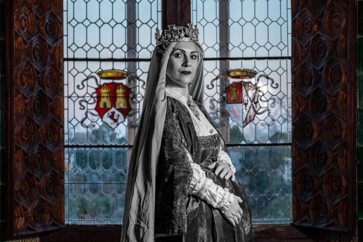 VIOLANT D’HONGRIA Ser dona en el segle XIII era molt complicat, però pertànyer a la noblesa facilitiva les coses. Violant Arpad era princesa d’Hongria i va ser la segona esposa de Jaume I. Van tindre nou fills, alguns van esdevindre personatges importants.